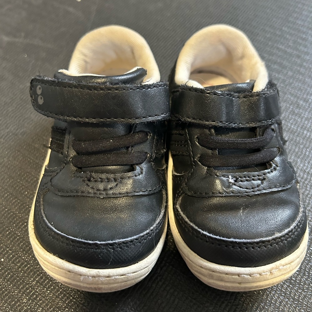Stride Rite Surprize Kids Black Leather Shoes size 4